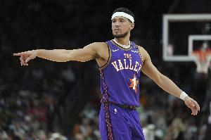 布克：我会尽我所能去发声 因为我感觉去年球队联系不够紧密