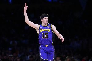 还得是我！詹东均缺阵时 里夫斯场均44+9+10&命中率53%/48%/98%