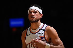 飞机大炮VS大刀长矛!太阳上半场三分球15中11 马刺16中5 飞机大炮VS大刀长矛!太阳上半场三分球15中11 马刺16中5