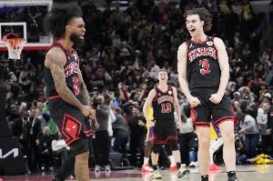 多诺万：科比·怀特和吉迪身体状态良好 相信他们本周就能复出