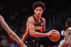 鹰王崛起！约翰逊7中5高效拿下13分5板4助